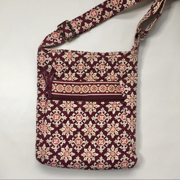 Vera Bradley Handbags - Vera Bradley Medallion Crossbody